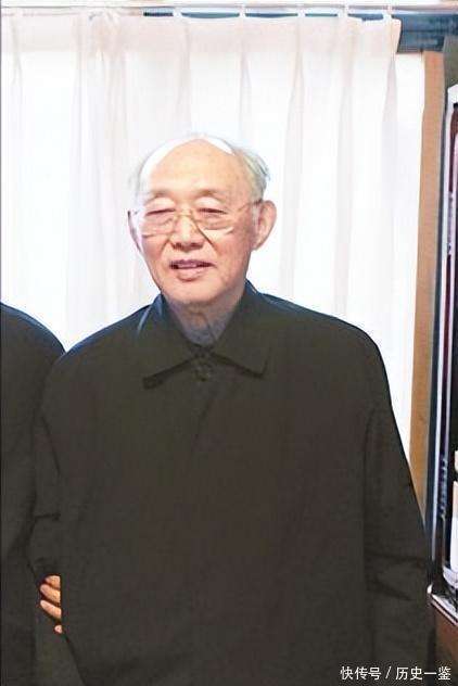 邓小平于1973年返回，在以邓小平的名字命名之前