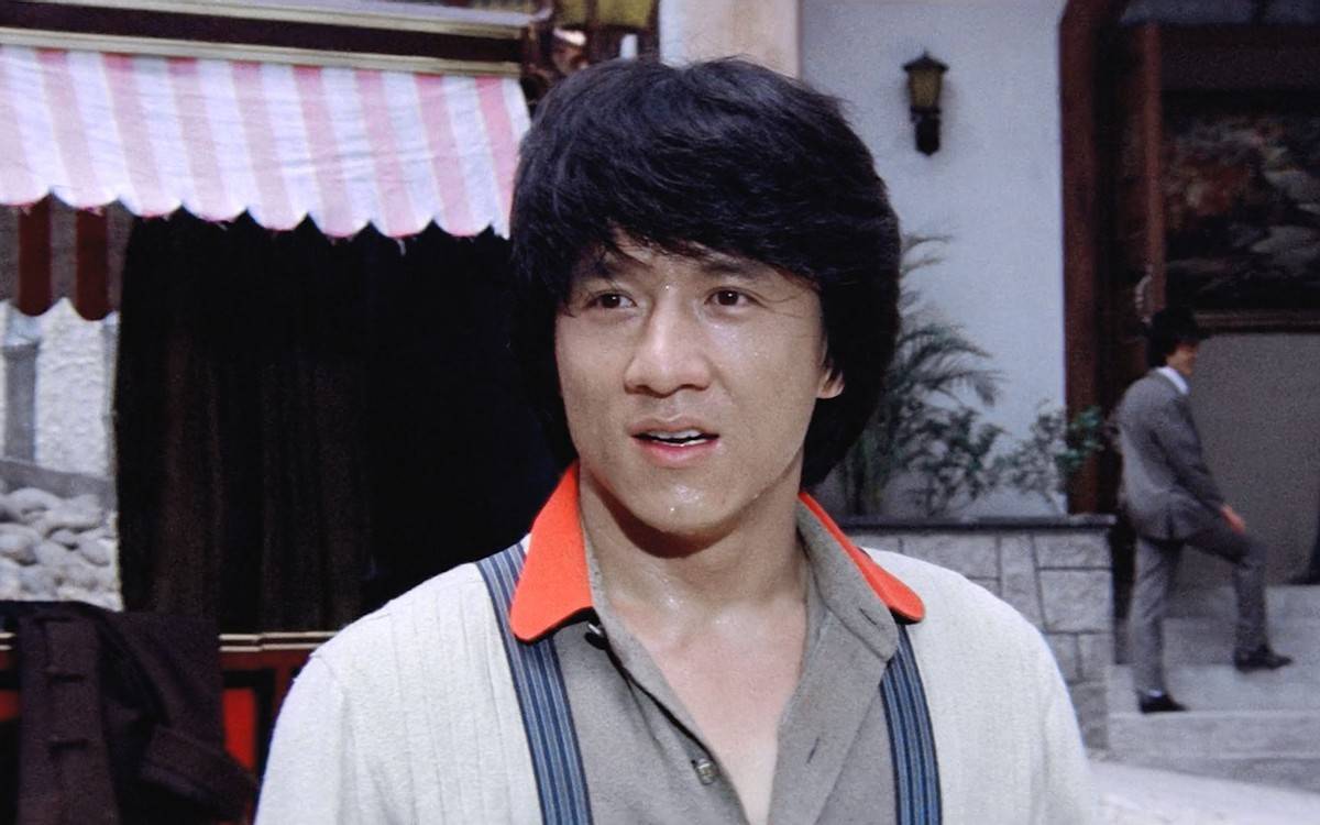 成龙抱着小孩的照片流出,有人说是他的孙子,也有人说是他私生子