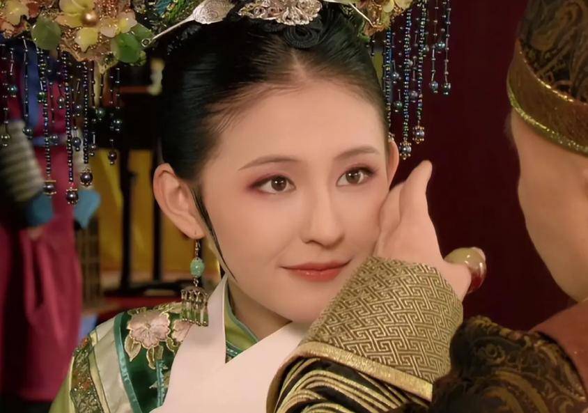 未婚生子5年后,39岁热依扎,成了女演员们的榜样,宁贵人身份更显传奇