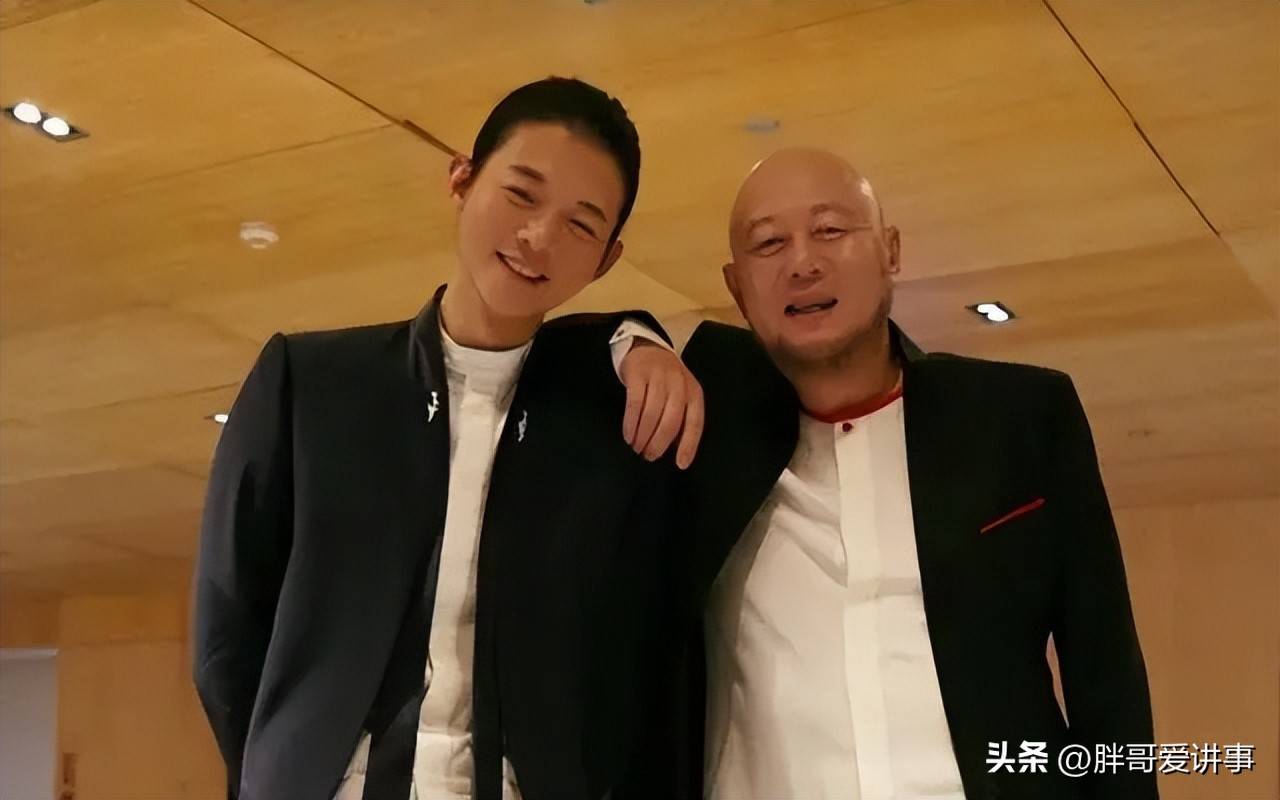 提起火风,不得不提起他的儿子霍尊,因为霍尊的事件,火风也受到牵连,从