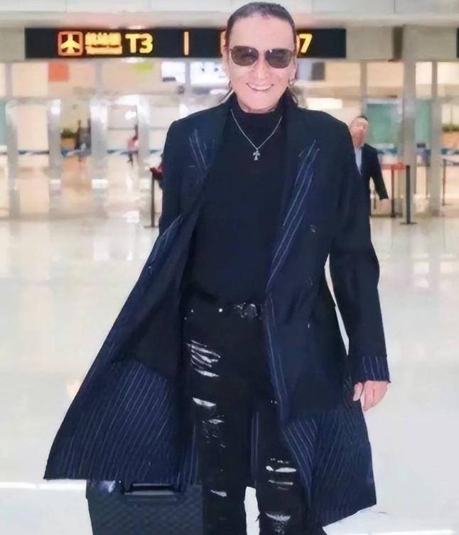 善恶终有报!88岁瘫坐轮椅的谢贤,终究还是遭到了"反噬"