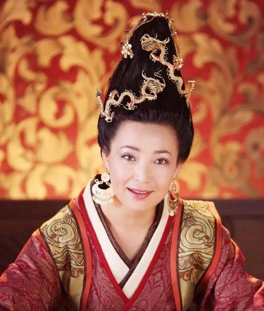 曾因《还珠格格》被骂"皇后专业户"戴春荣如今成人生赢家