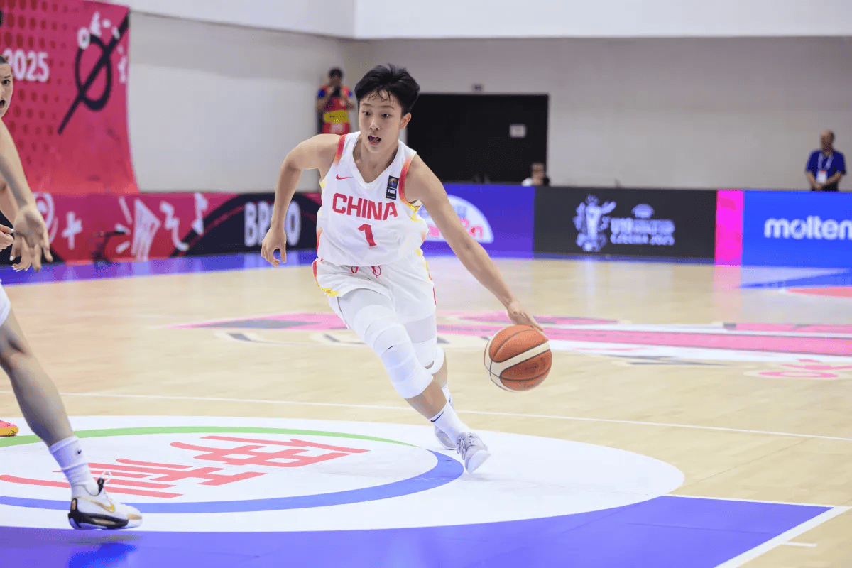 恭喜！中国女篮18岁1米75篮板王崛起，宫鲁鸣换血：搭档张子宇？