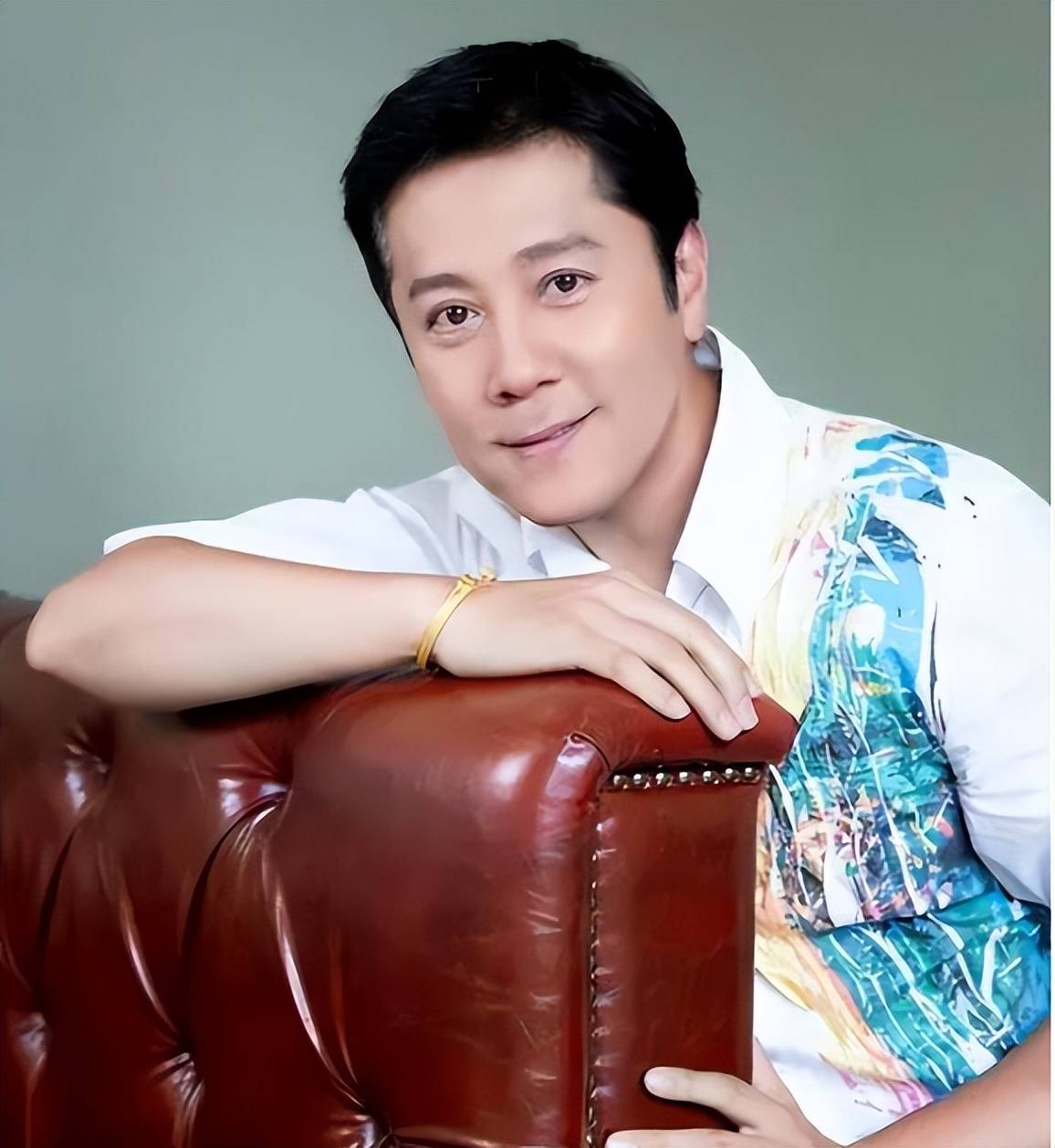 蔡国庆:弟弟娶了个俄罗斯老婆,我和妻子托起白发父母的晚年!