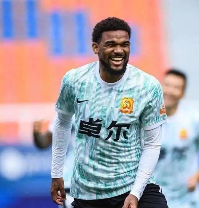 外援揭露中国足球黑暗面：武汉长江欠薪2个月，李金羽战术备受诟病