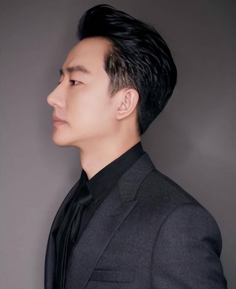 38岁的黄轩,已经走上了男演员的另一条大道!