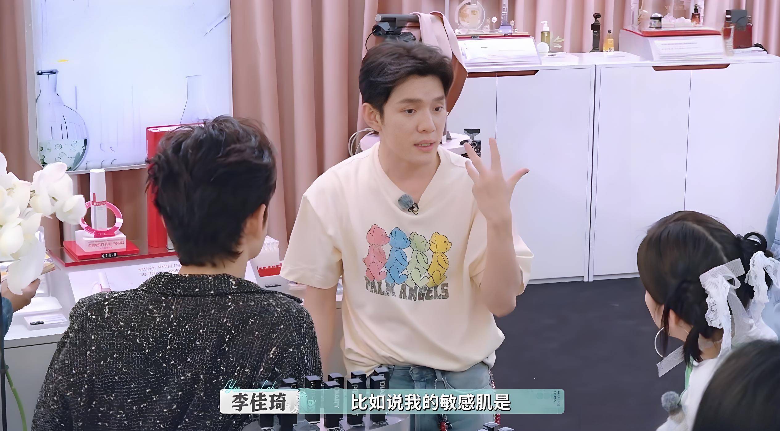 谁也逃不过李佳琦的“魔力”，一堂课让明星心甘情愿自掏腰包！