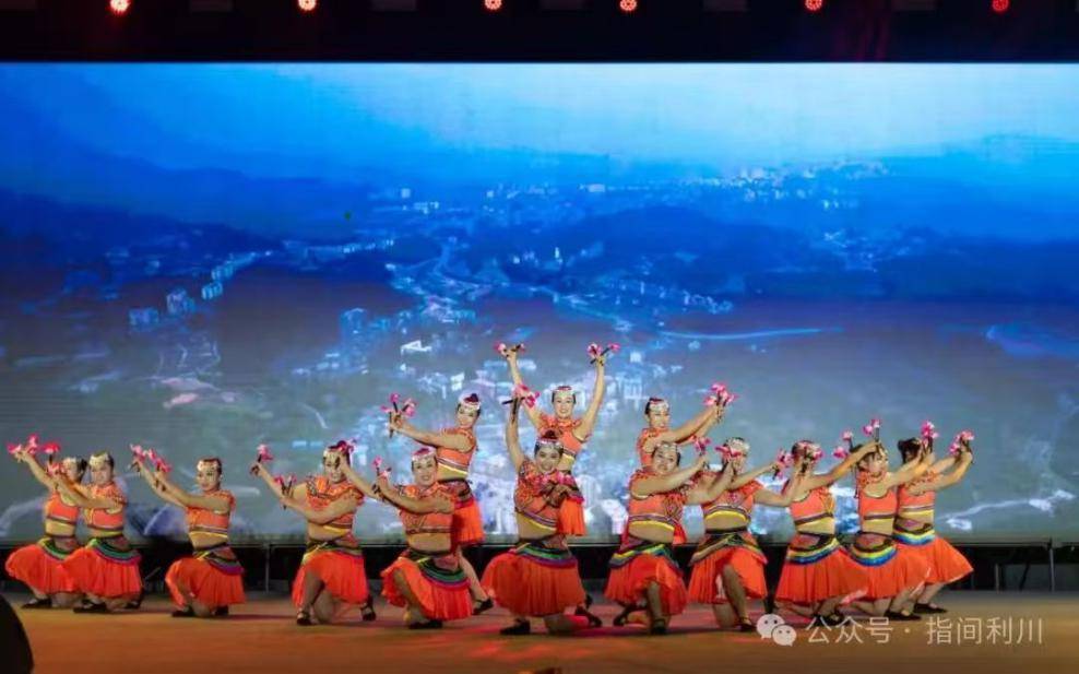 精灵凤舞宴群山：编导夏冰在骨血星火间涅槃的土家图腾