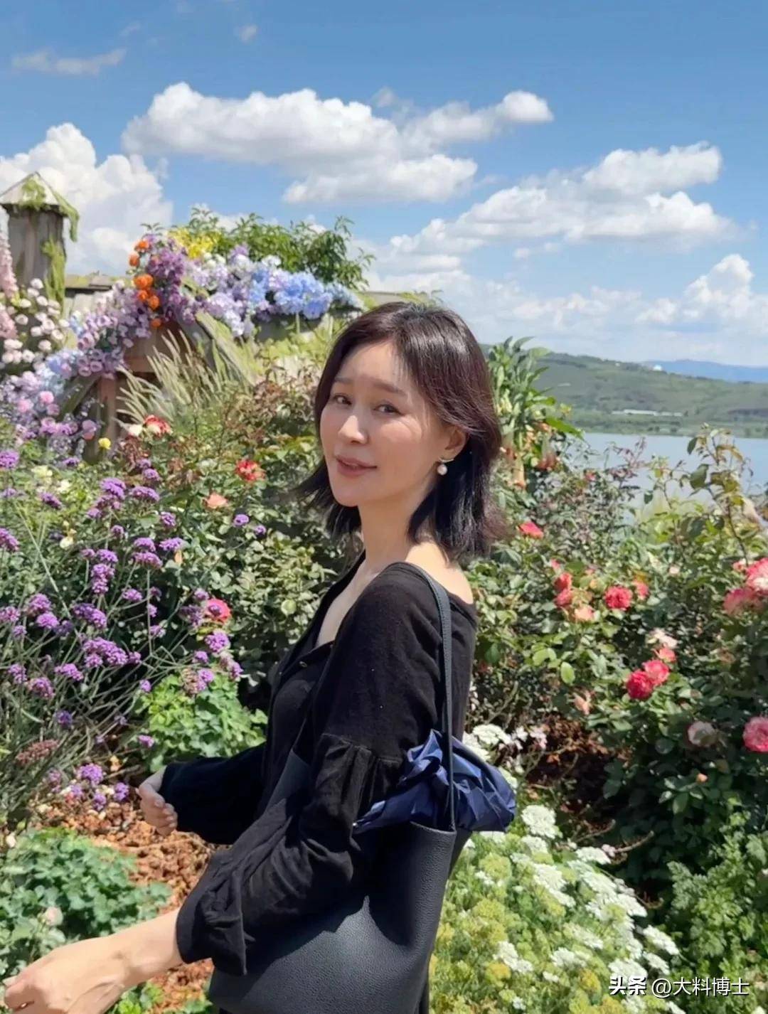 杨雨婷房子斌一家三口游大理18岁女儿像明星杨雨婷气质似少女