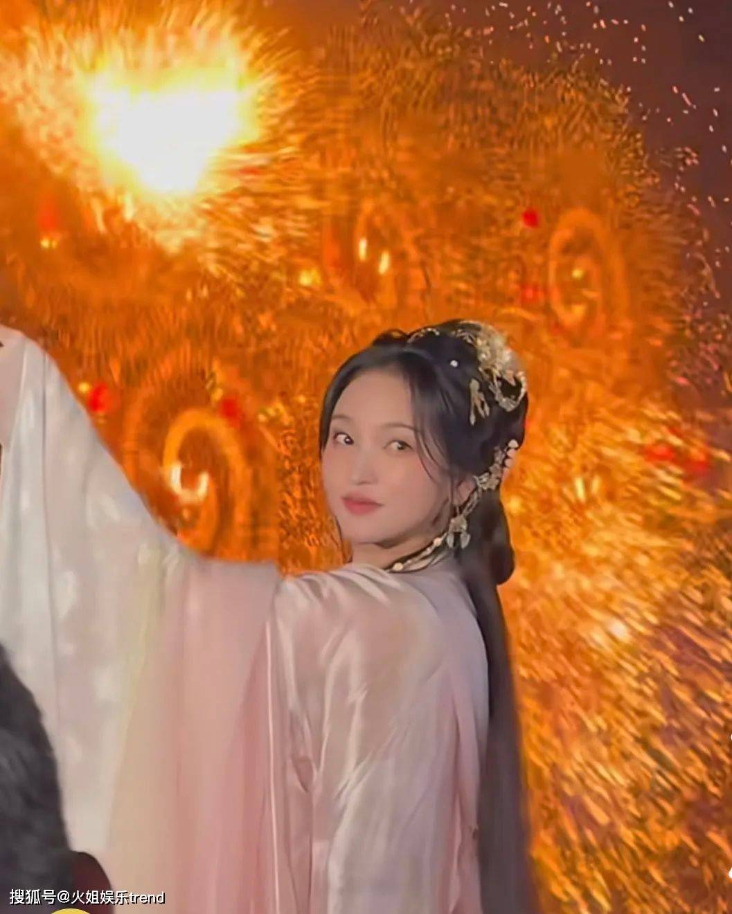 金莎景区商演无惧丢脸,孙丞潇贴心陪伴