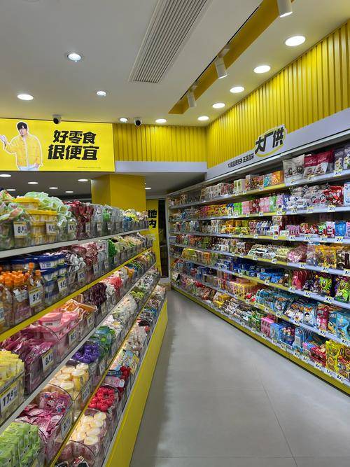 消费者在零食很忙购买周黑鸭手撕鸡脖变质长毛 
