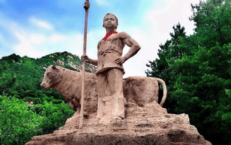 却让鬼子全军覆没,发小为其守墓58年