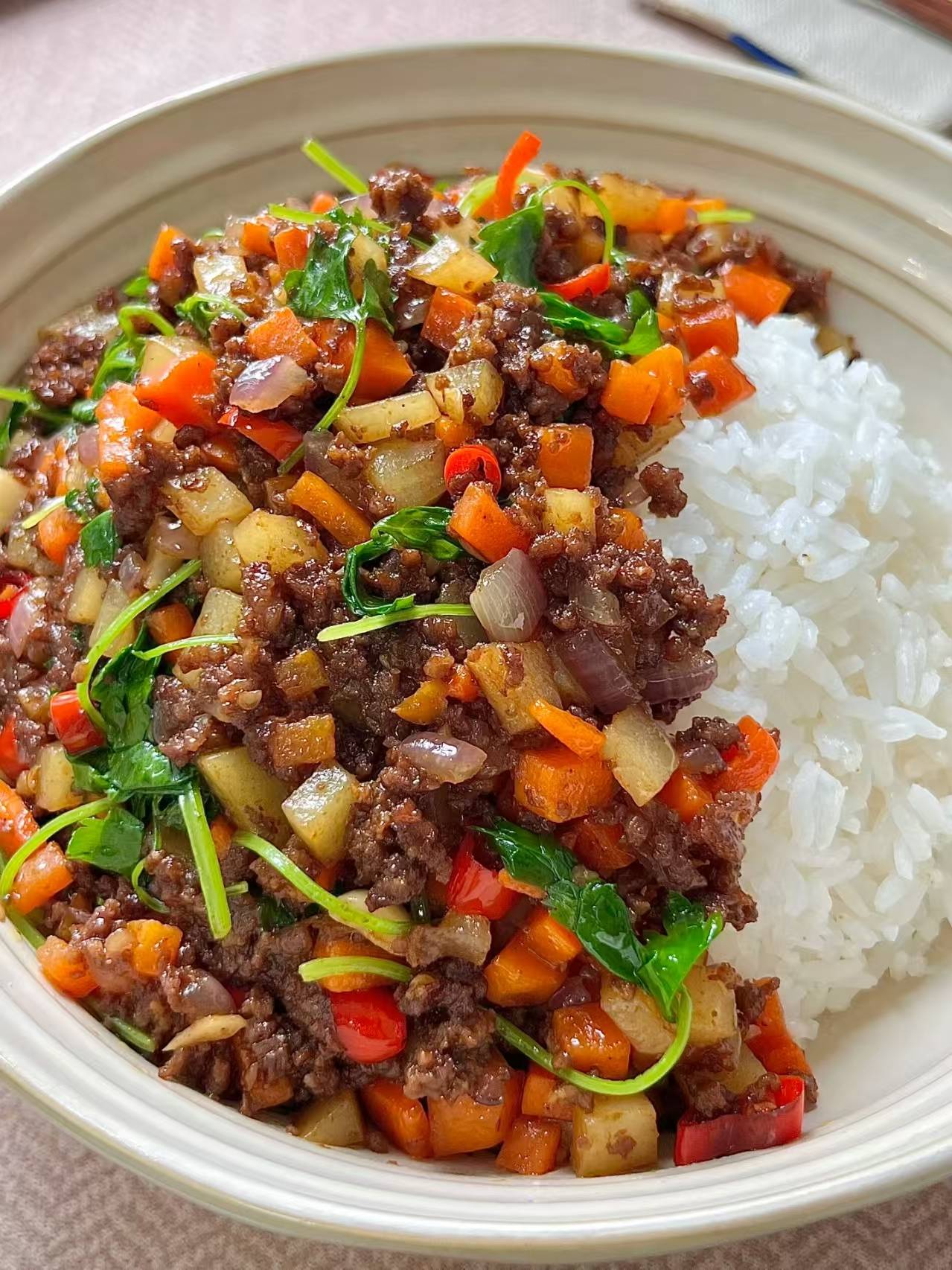 零失败!15分钟搞定米其林级咖喱碎牛肉饭,厨房小白秒变中华小当家