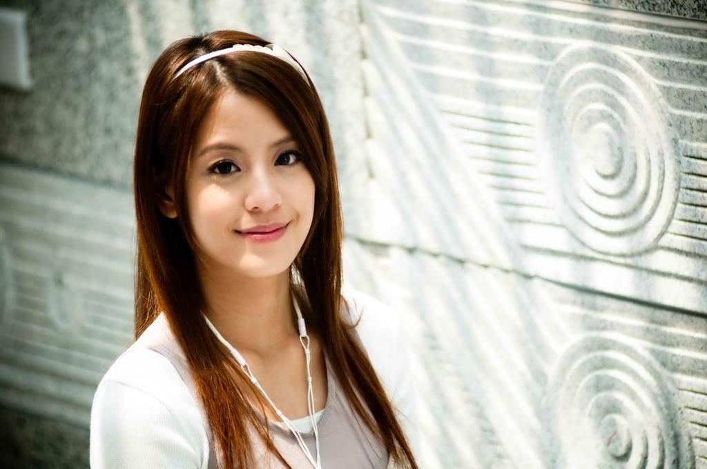 阔别周杰伦,被疑劈腿,嫁二婚男当后妈,江语晨后悔了吗?