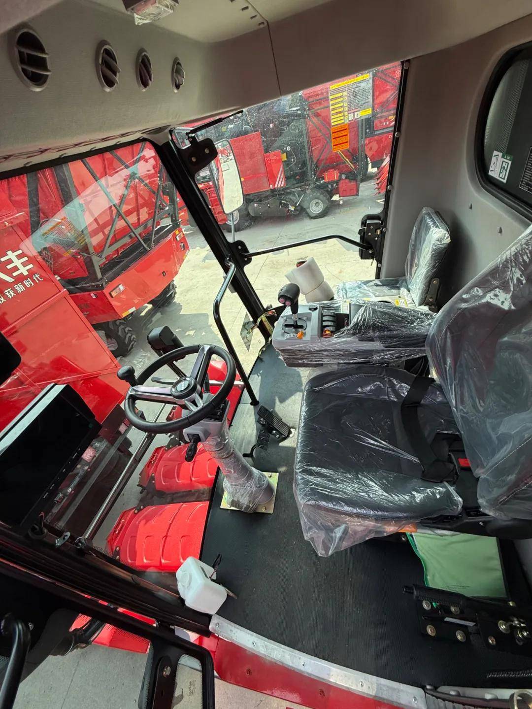 专业品质成就信赖之选:金大丰2025款三行板式玉米收割机荣耀升级