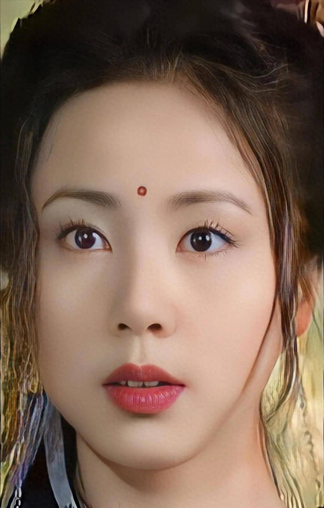 毕竟,年轻时的孙莉是内娱出了名的古典美人,有不少出圈的古装角色,还