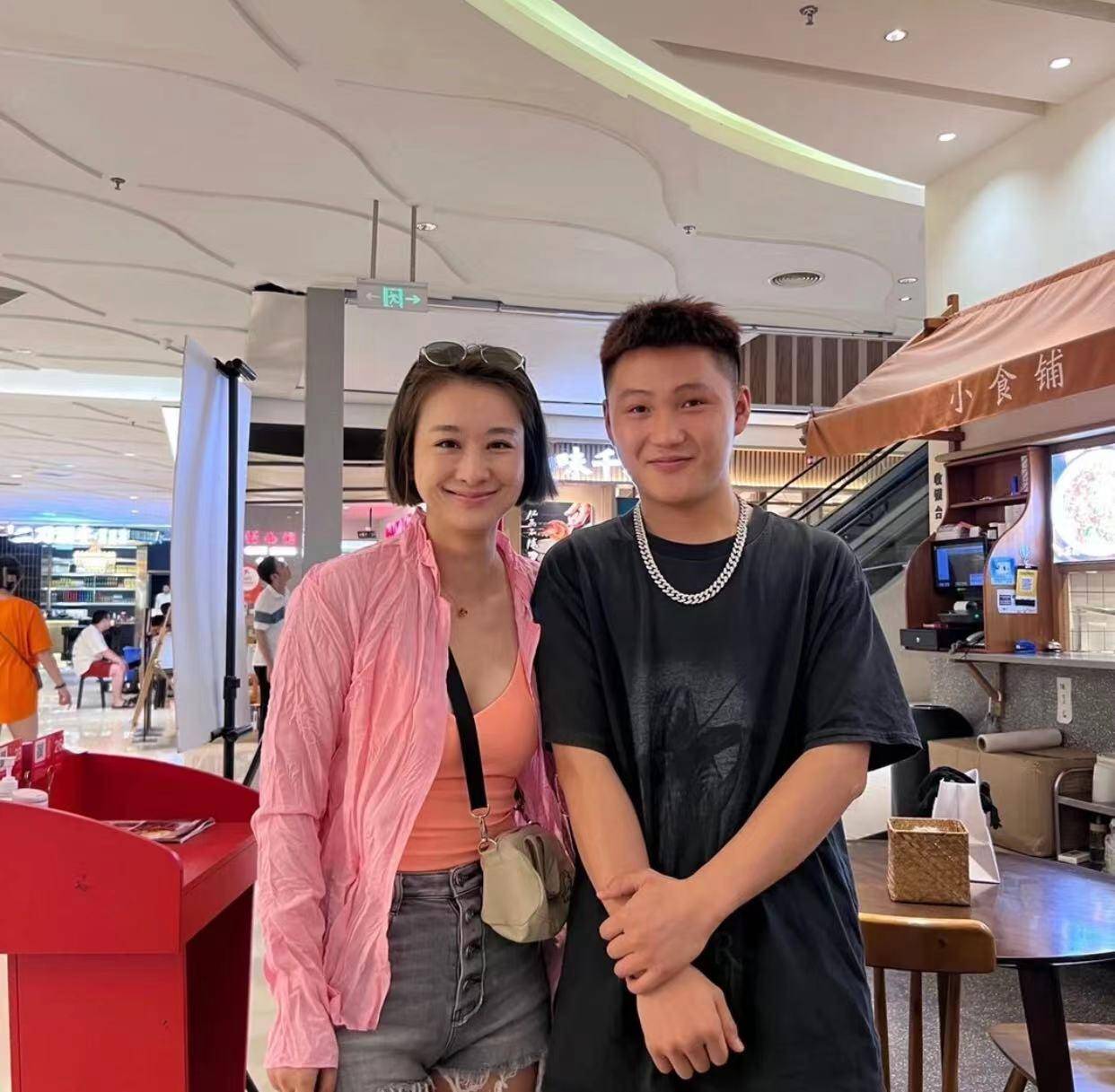 "收视女王"穆婷婷:退圈四年后罕露面,37岁身材发福疑认不出?