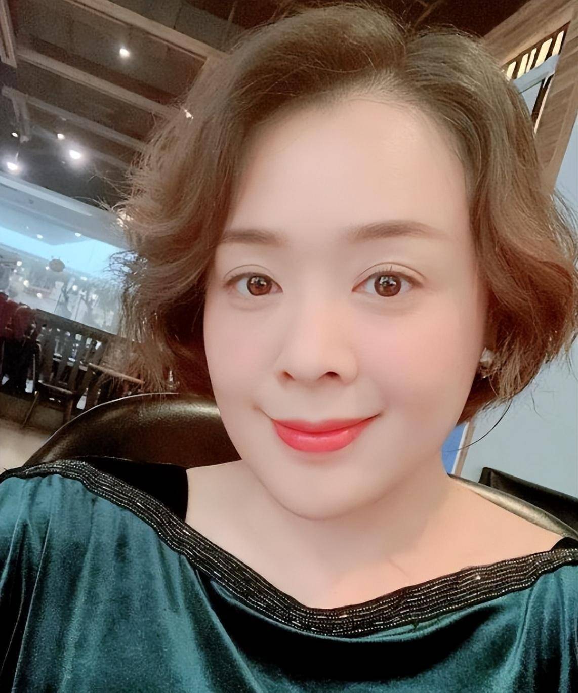 长得漂亮,演技好,清华教授等她9年才结婚,每月给10万零花钱