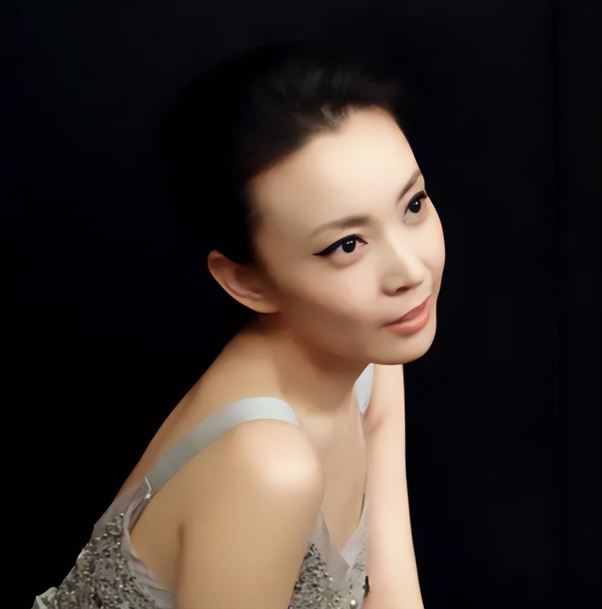 一路坎坷,37岁再嫁富豪成赢家的刘威葳,终于幸福了