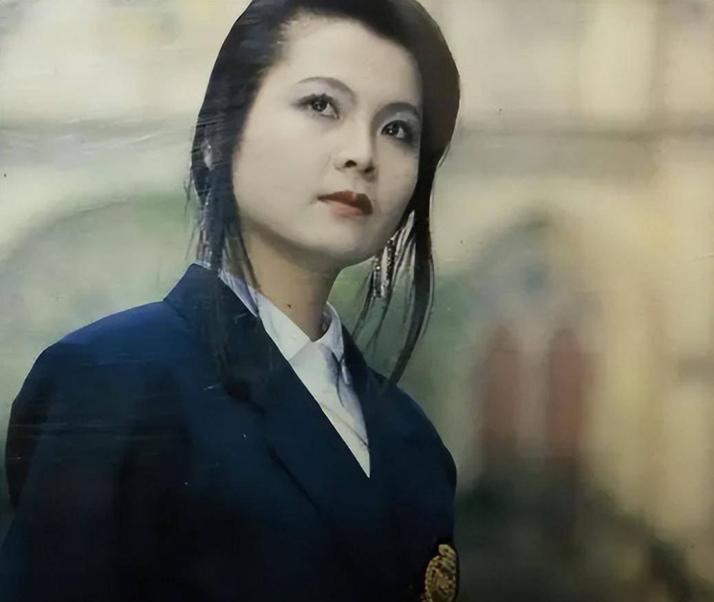 周冰倩:曾是最红歌手,37岁生子却差点丧命,现成单身妈妈