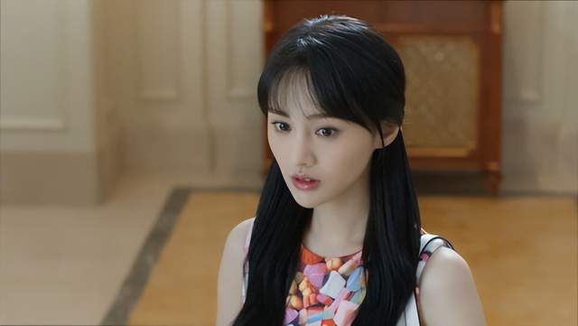 图片来源:微博《微微一笑很倾城》郑爽虽然美,但被认为是邻家女孩的