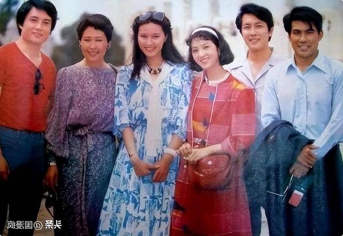 当红女星方舒：因屠洪刚有活力丢下丈夫，现在66岁靠女儿帮衬！_搜狐网