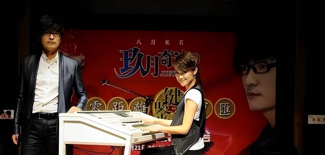 与王小玮离婚7年,45岁的王小海让世界刮目相看