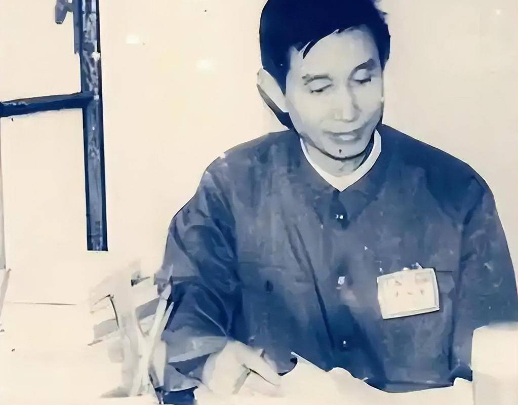 他曾任上海警备师师长,1976年参与武装叛乱,如今107岁仍健在 - 史海钩沉
