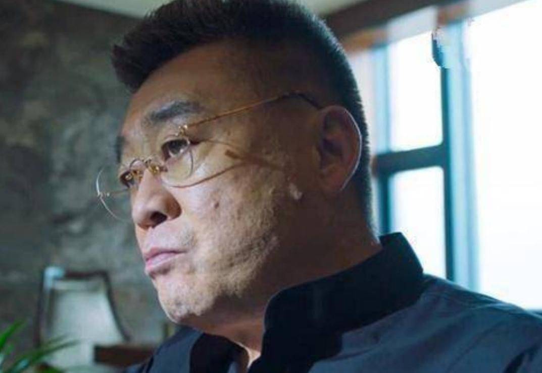 陈逸恒:出身京剧世家,再婚娶单身妈妈为妻,没有亲生孩子也幸福