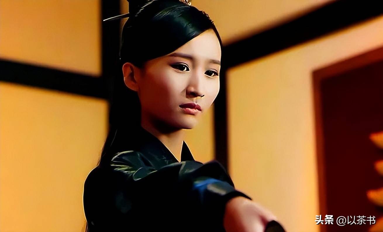 越低调,越出乎意料,细看任嘉伦的同行老婆,才知什么叫人生赢家