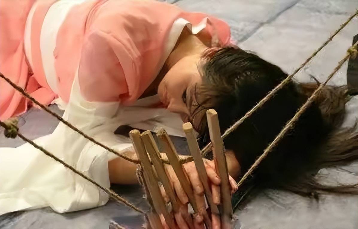 揭秘中国古代女犯人刑具,看着胆战心惊,最后一个潘金莲都害怕
