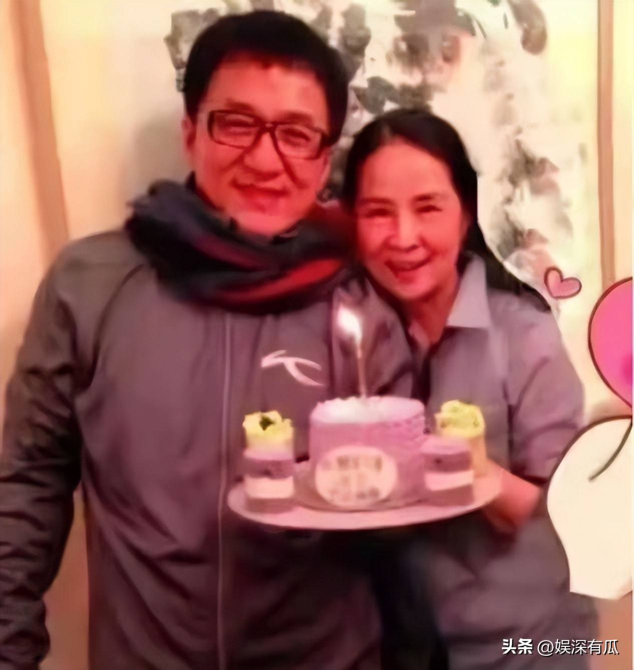 原创媳妇熬成婆72岁林凤娇近照老到认不出站一起比成龙苍老