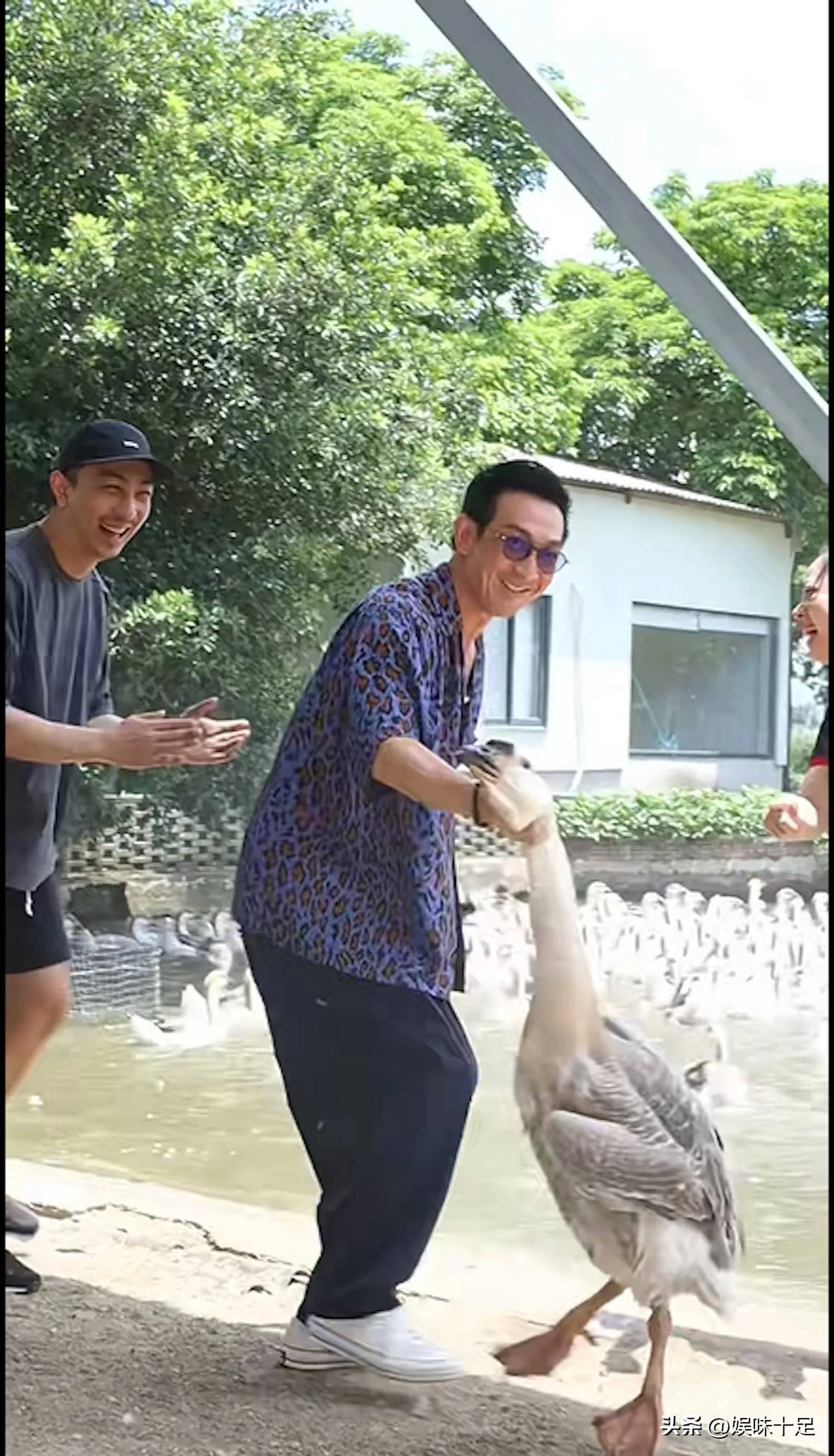 褪去明星光环的李灿森现在是两个女儿的父亲