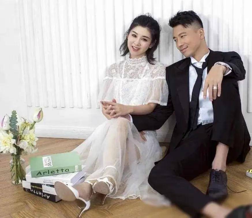 李小萌与她的小儿子一同前往游乐场游玩的照片在网上引起了热议