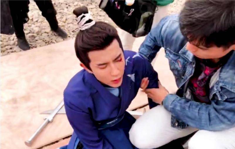 于朦胧坠楼不到2天,令人恶心的一幕发生了,网友呼吁:一定彻查