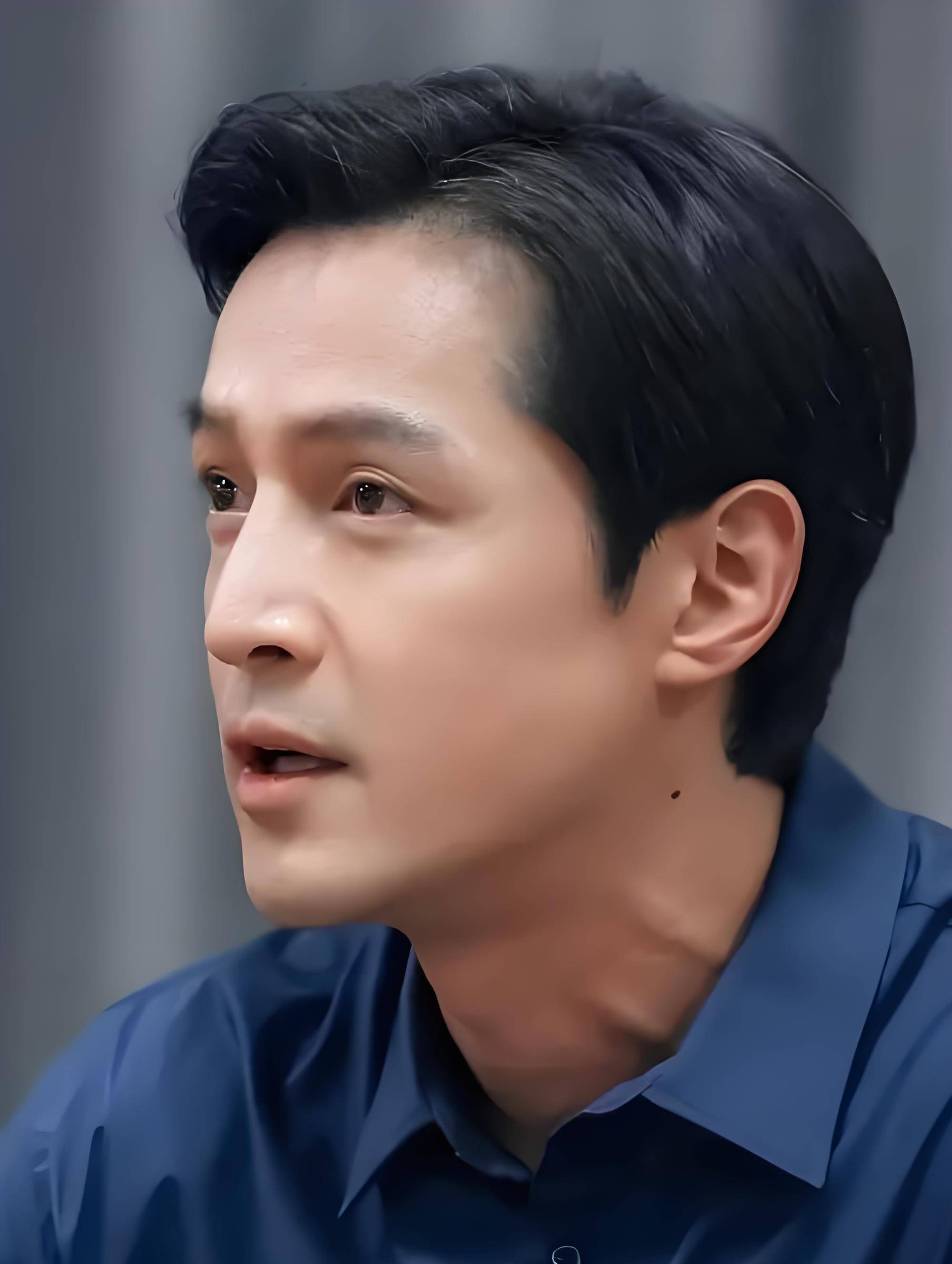 钱再多有什么用?42岁情绪崩溃的胡歌,给所有为人子女者提了个醒