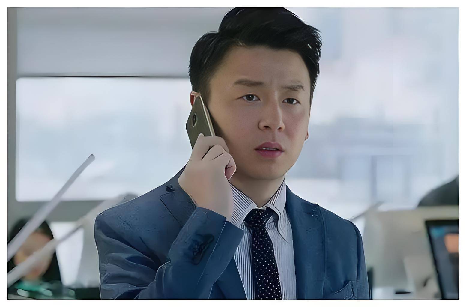 直到2017年,《我的前半生》爆火之后,在剧中饰演渣男"陈俊生"的雷佳音
