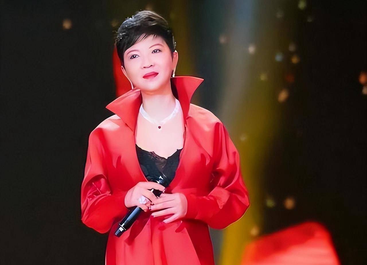 歌手杭天琪:敢爱敢恨,再婚后43岁高龄为小丈夫生儿子,人生完满