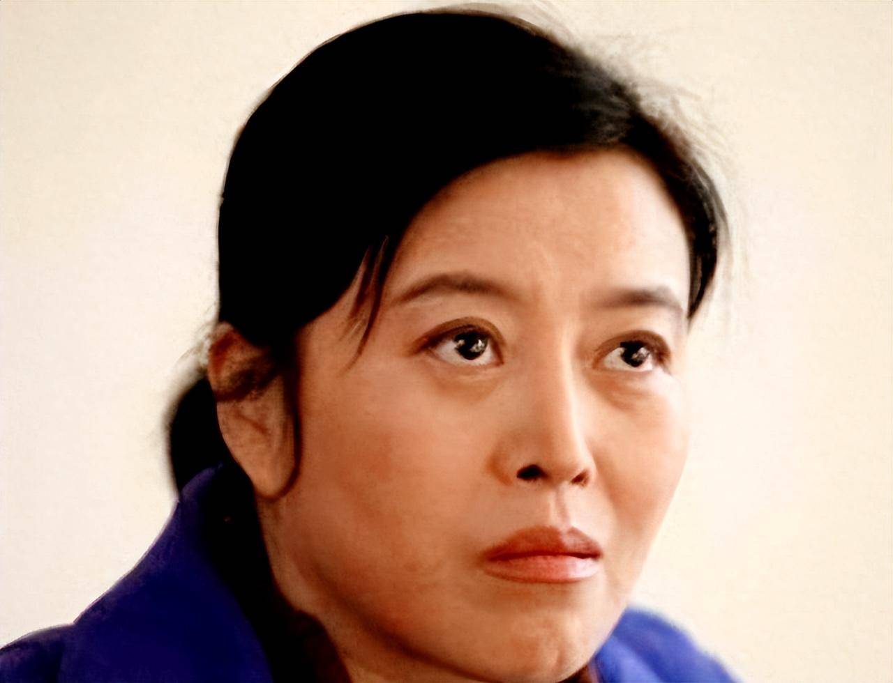 演员丁嘉丽:年轻时自己没管好下半身,只能用余生来弥补女儿