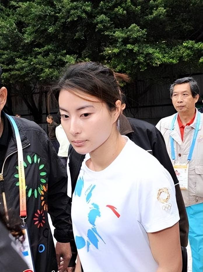 郭晶晶身高不如超模,但是合照一点也不输气场,果然是跳水女王