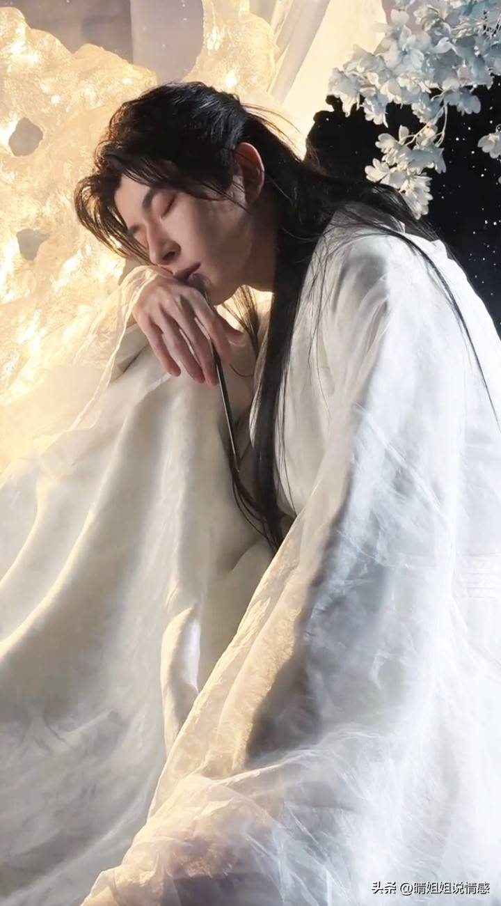 实锤了!全网都在传于朦胧坠楼细节,但真相可能比谣言更值得深思