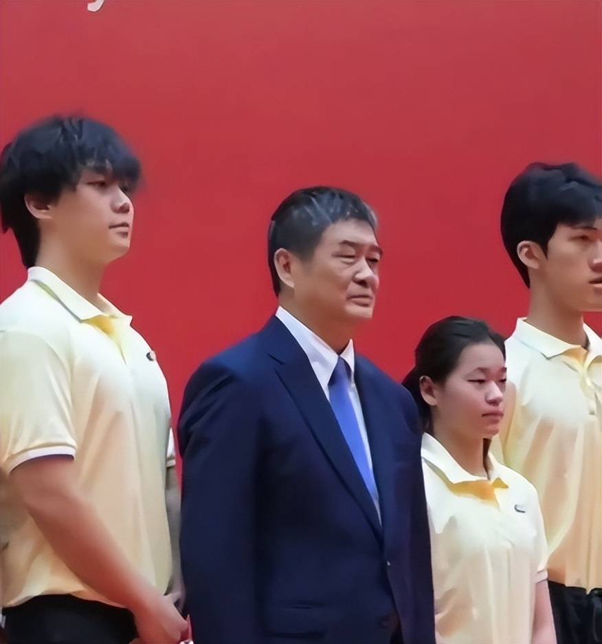 全红婵暨南大学开学典礼C位亮相，苏炳添院长亲自迎接