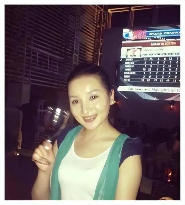 演员饶芯语:结婚11年,如今丈夫王奎荣78岁了,她的婚姻幸福吗