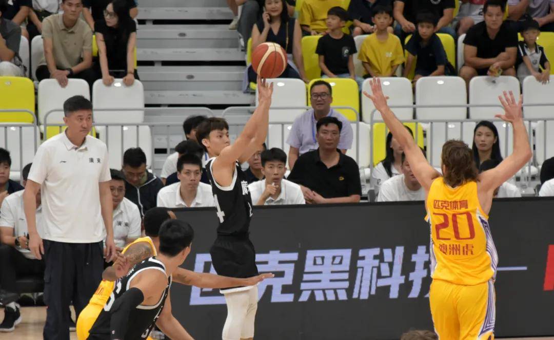 广东男篮战胜澳洲虎！徐杰34+25征服全场，国家队必须带他