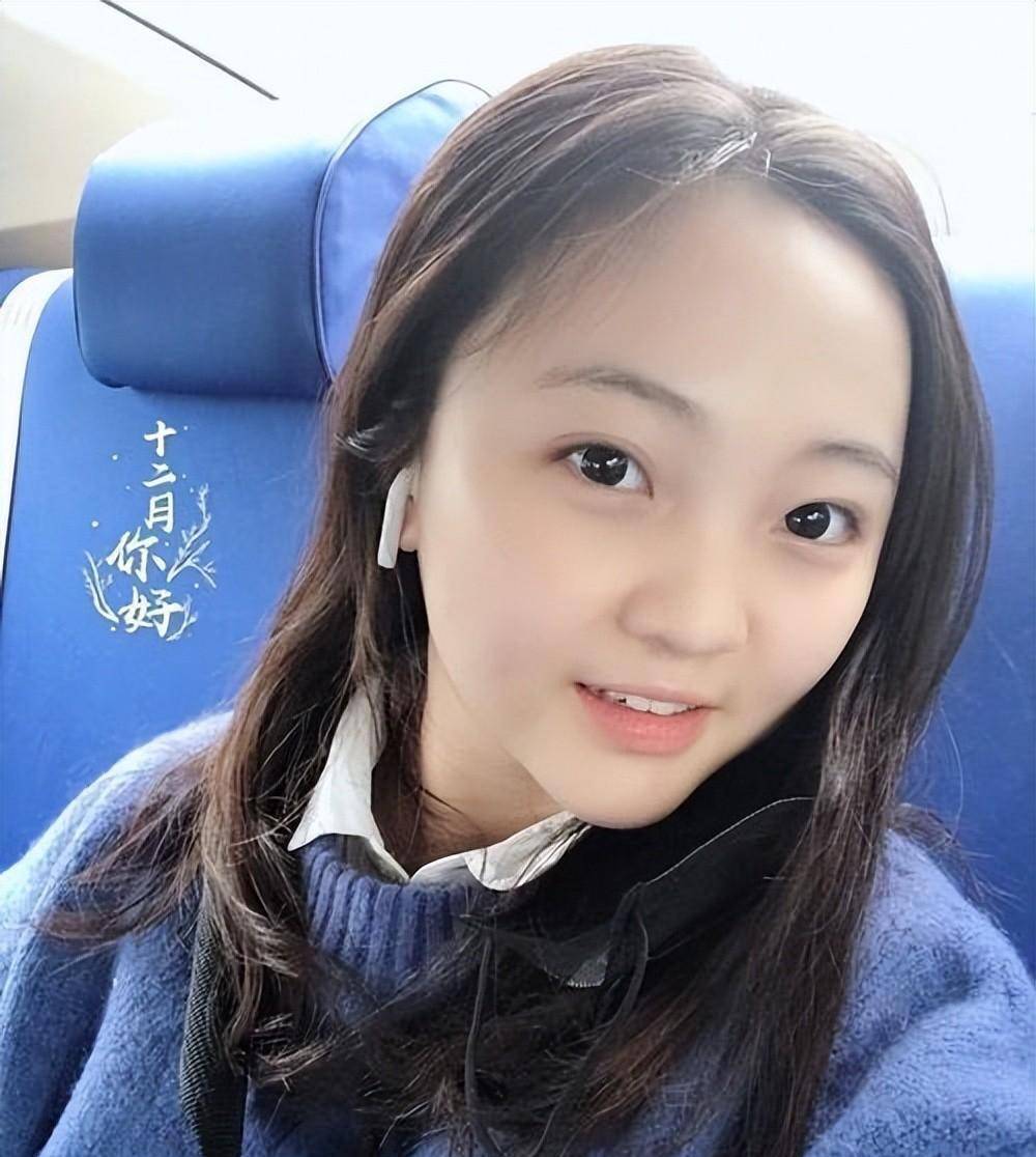 林妙可,丰胸门,陪酒门,炫富门,为啥人们总跟这个小女孩过不去