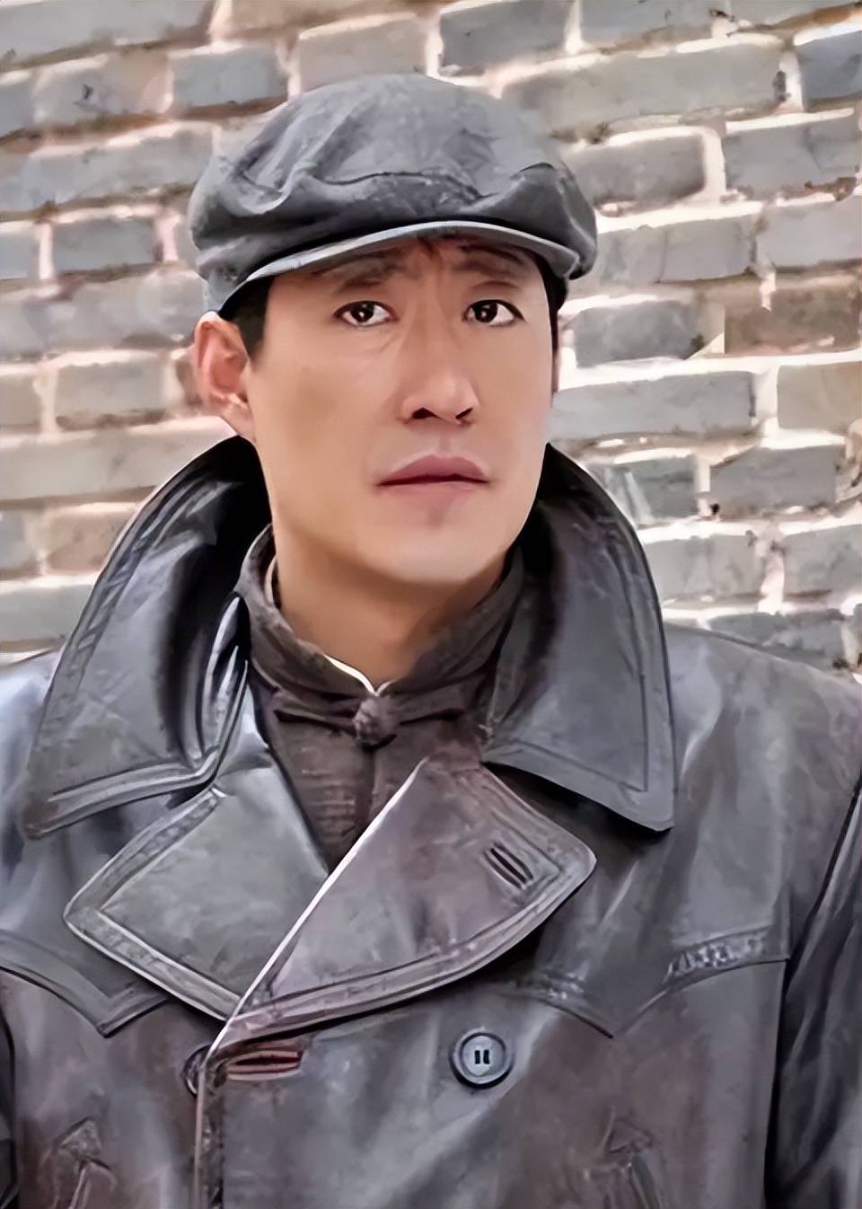 嫁给大13岁演员于震,婚后退居幕后的辛月,被丈夫一家宠成宝