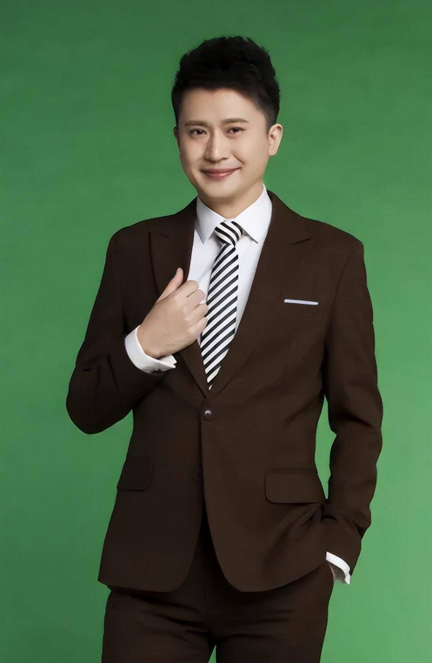 主持人杨帆:娶青梅竹马妻子收获幸福,女儿却成为"漏风小棉袄"