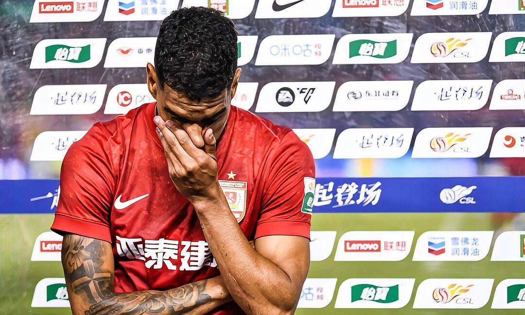 中国男足选帅风波：外籍名帅退出，足协决策引发球迷热议
