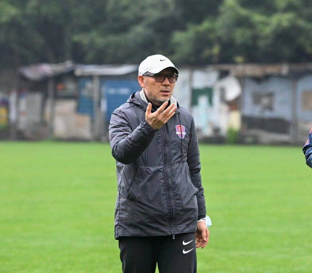 足球报：张外龙这几年一直关注铜梁龙，冲超后他独坐良久_重庆足球张外龙回归_中甲重庆铜梁龙队新帅