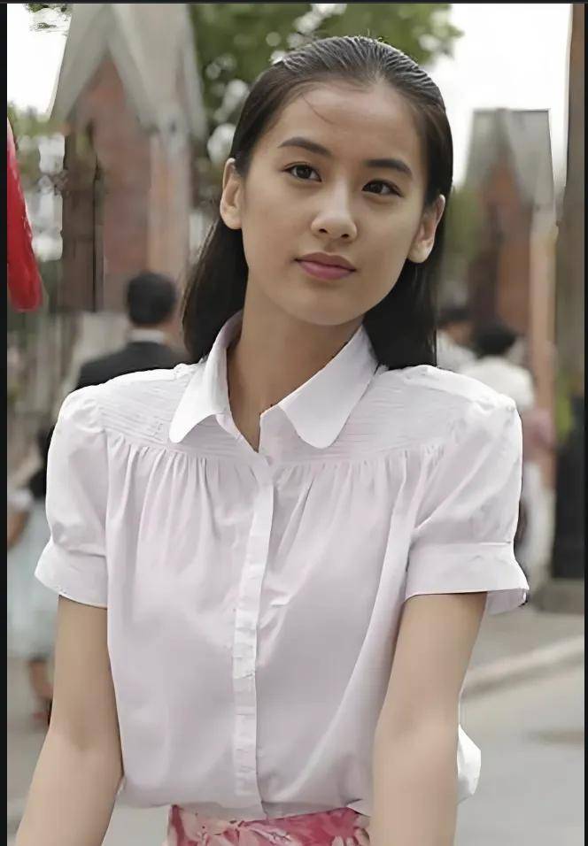 蓝盈莹,黄龄,黄圣依合影:是"漂亮"和"绝色"的区别了